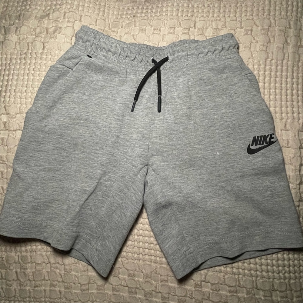 Nike Tech Shorts Little Kids size 6